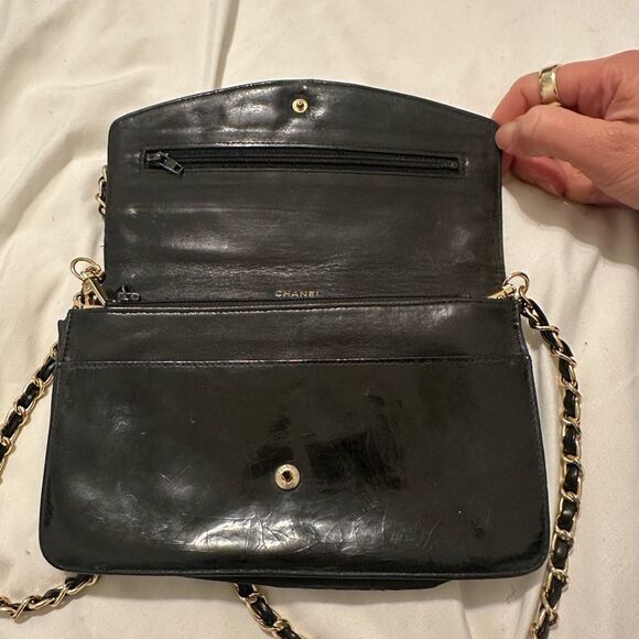Chanel patent leather clutch with an added chain - Picture 10 of 15